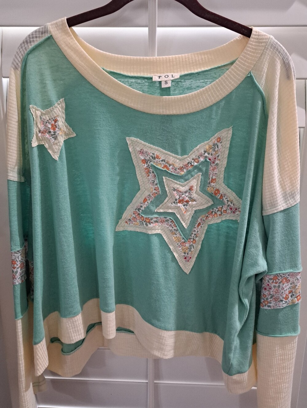 POL Mint Green and Cream Star Appliqué Top - NWOT - SIZE S
